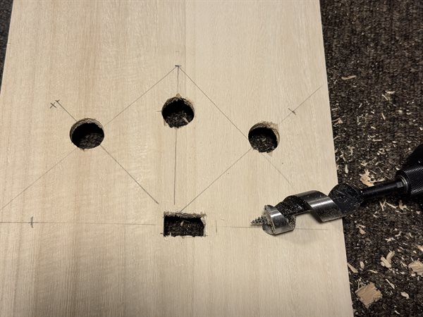 木材の加工とマイクロサーボの取り付け