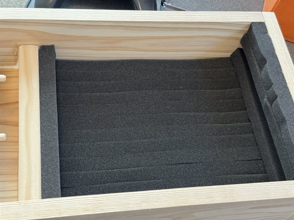 サイレンサーの内側の吸音処理